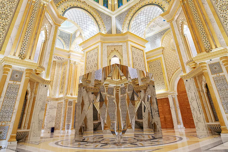 qasr al watan 鼓舞人心的内饰