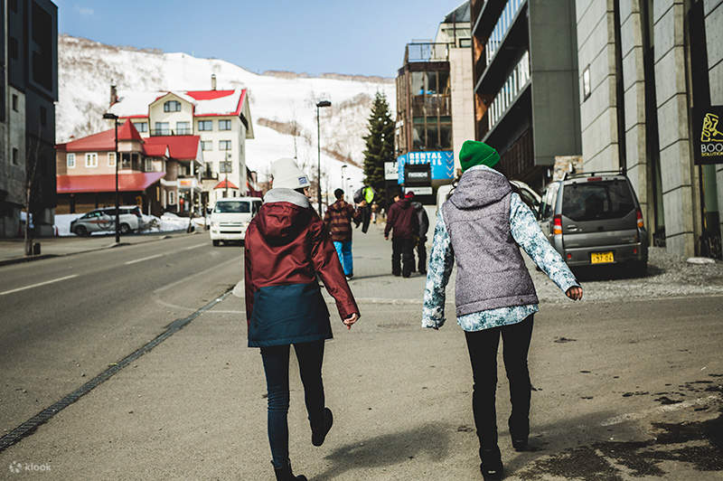 北海道新雪谷的滑雪/滑雪板・磨损租赁设备