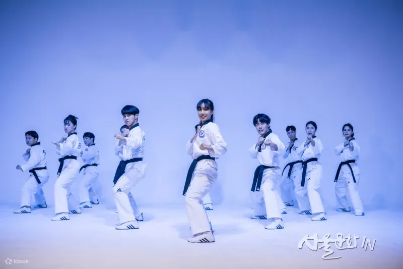 体验真正的自我发现之旅，同时学习跆拳道精神和韩国文化。立即预订，在江南中心开始您的跆拳道之旅！