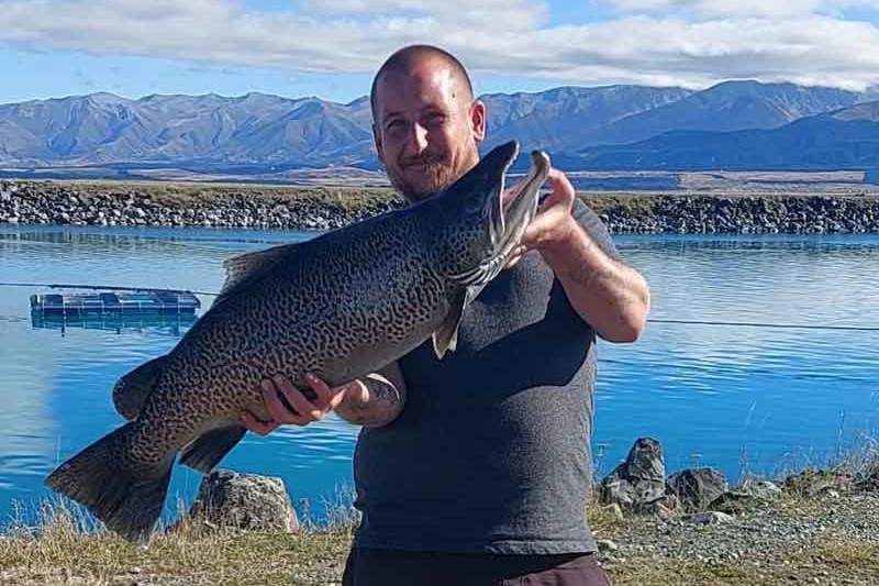 Memancing di Tasik Tekapo yang indah 