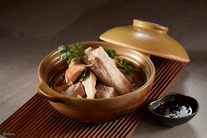 老隆药膳肉骨茶
