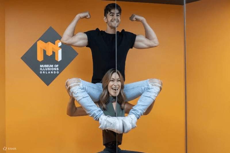 Museum of Illusions Mirror Trick