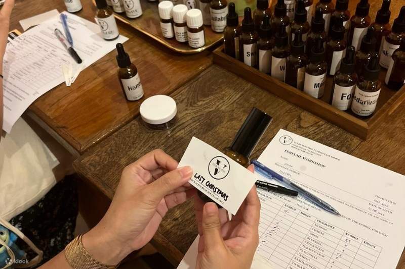 エッセンシャルオイル作りワークショップ（Vcube Scenting提供）