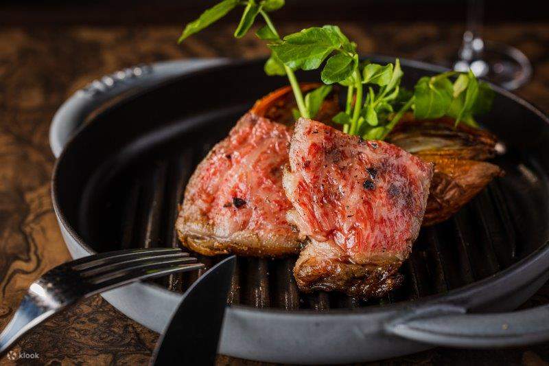 Zona Khusus Wagyu (Makan Daging Sapi) Wagyu Yakiniku - Kabukicho, Tokyo ...
