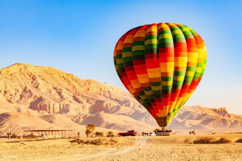 Paseo de lujo en globo aerostático en Luxor con traslados incluidos