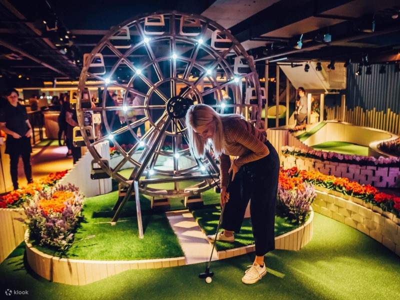 Experiencia de minigolf Swingers con bebidas y comida callejera opcionales