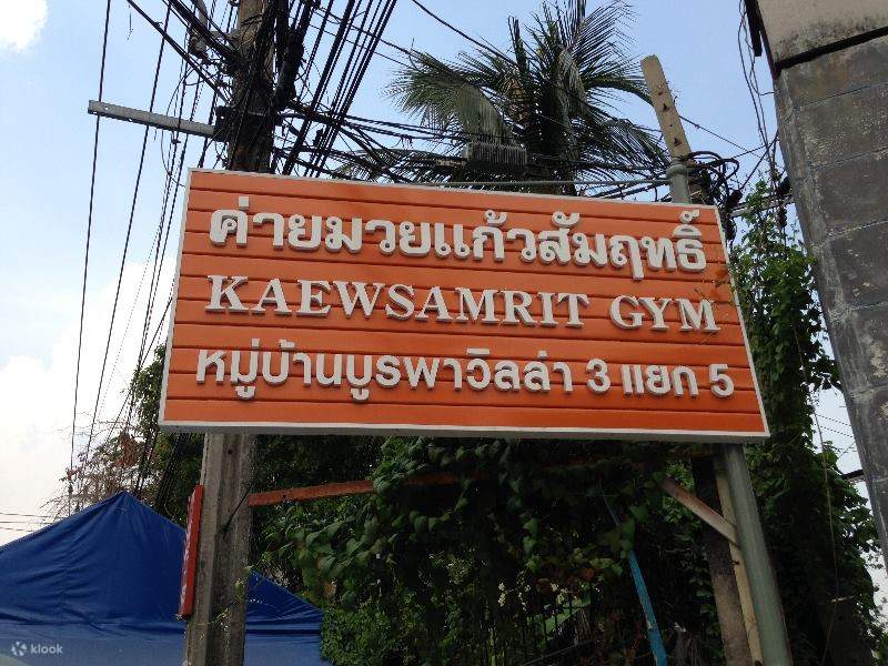 Kelas Muay Thai di Kaewsamrit Gym
