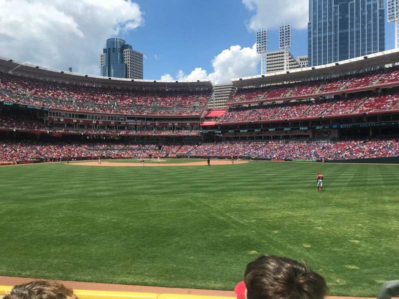 Los asientos en los jardines ofrecen un ambiente animado de los aficionados y excelentes vistas de los momentos dramáticos de los jonrones.
