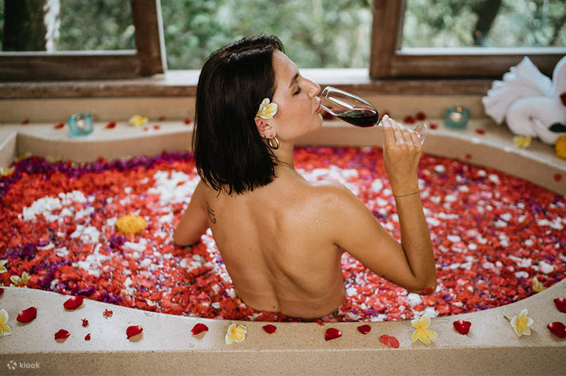 位于乌布德格拉朗卡ayon度假村的Serayu Spa