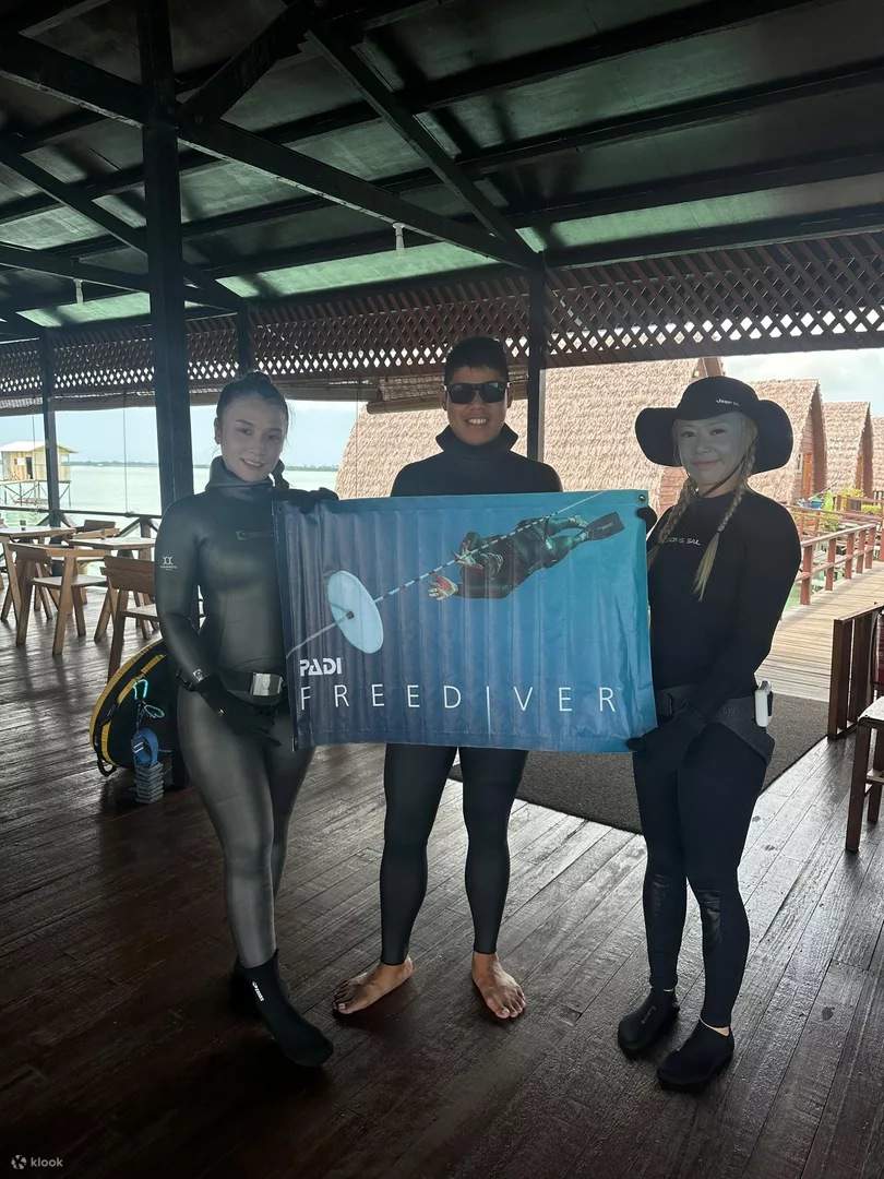 Mission accomplished! Our freedivers are all smiles after a successful training day, filled with new skills and unforgettable moments