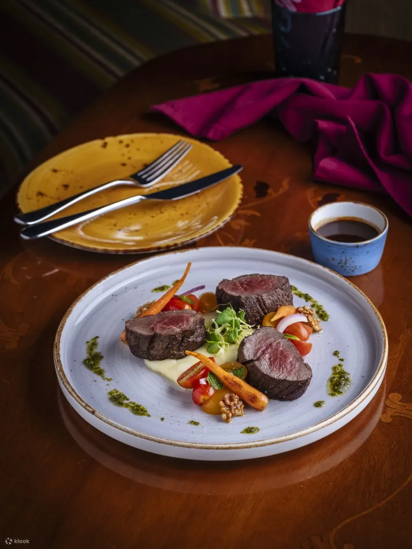 EmQuartier 的 Flamenco Sky Bar & Lounge 拉丁主题屋顶体验