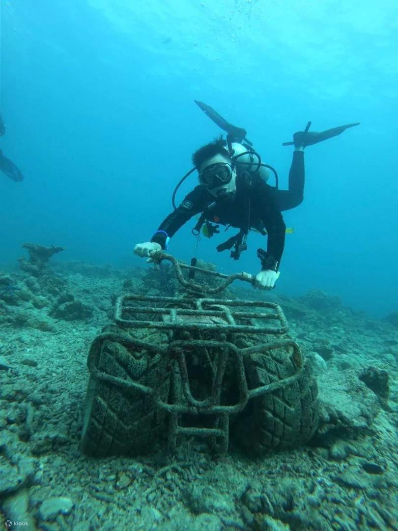 Vertiefen Sie Ihre Tauchfähigkeiten mit unserem Fortgeschrittenenkurs in Kota Kinabalu, wo jeder Tauchgang ein aufregendes Abenteuer ist.