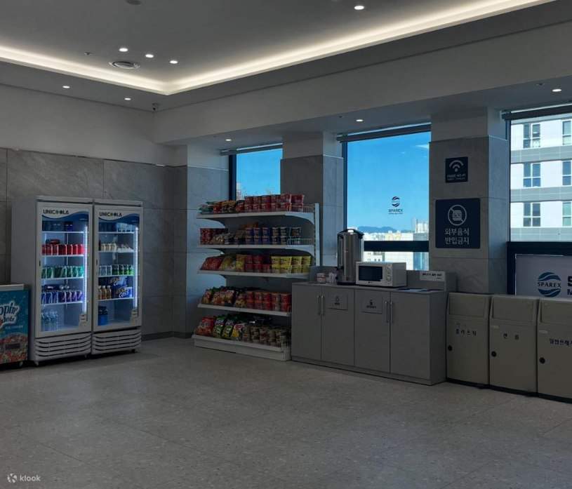 桑拿的亮點是小吃吧！這裏提供餐食。在SPAREX東廟，您可以品嚐到各種美味小吃，滿足您的味蕾！