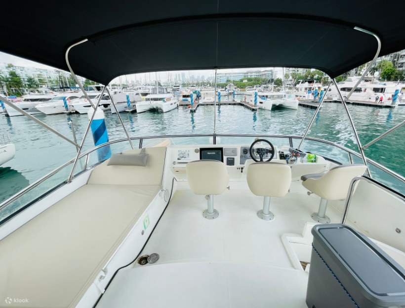 Luxury leviathan 888 sewa 4 jam charter yacht seas cruise Zenithyachtcharters