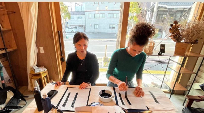 Expérience de calligraphie japonaise et de karaté à Kagoshima