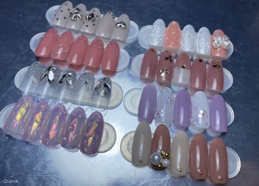 Dengan lebih daripada 500 pilihan warna yang tersedia, kami memenuhi setiap gaya dan suasana. Pilih daripada 30+ pilihan yang telah direka bentuk, dengan kebebasan untuk menukar warna, untuk pengalaman kuku yang fleksibel dan disesuaikan.