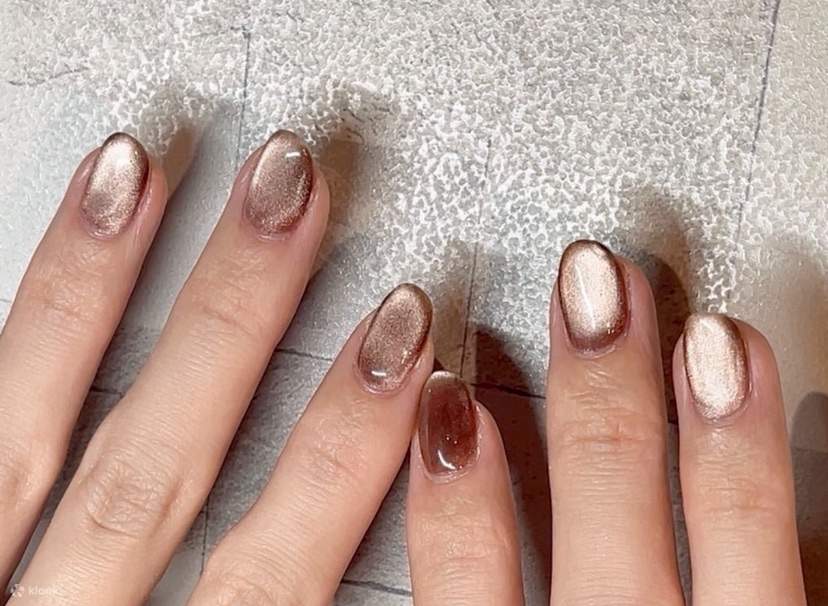 施術前のネイルケアを重視し、丁寧な手技で快適な体験をもたらし、ネイル効果がより自然で長持ちするようにします。