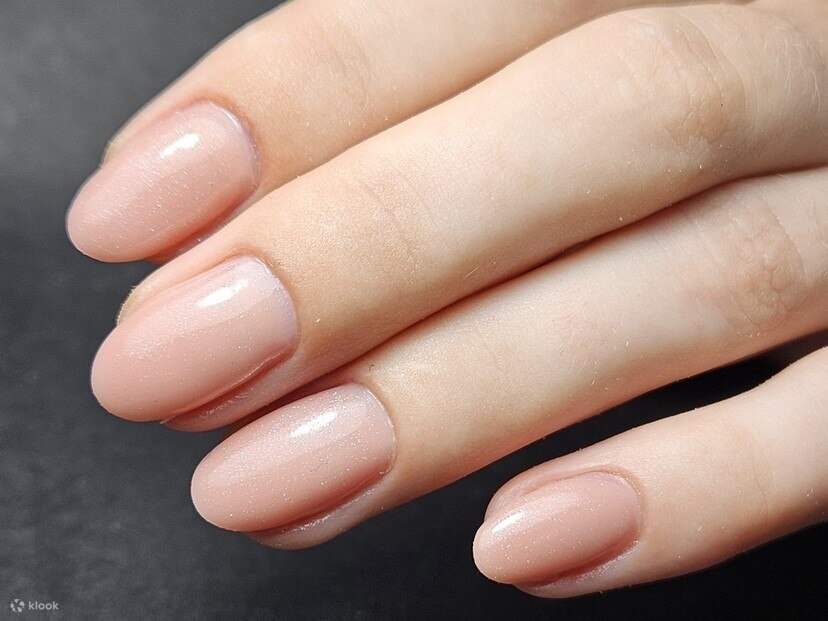 Para Gel lembut pada kuku dan melindungi kesihatan kuku semula jadi anda tanpa sebarang caj tambahan.