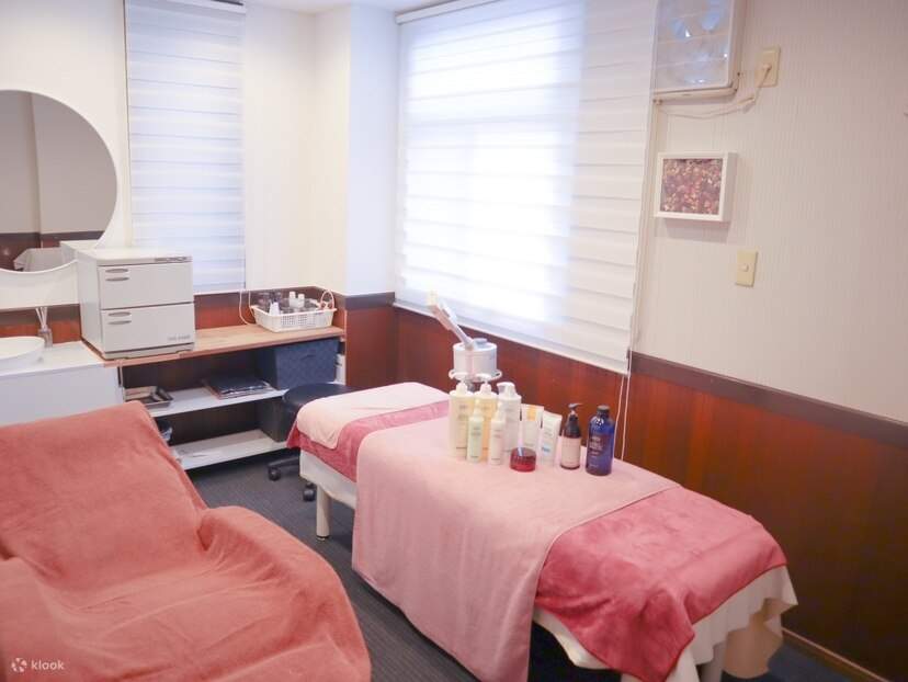 À seulement 5 minutes à pied de la gare de Kawasaki, cet établissement bénéficie d'un emplacement idéal, que ce soit pour le tourisme, le shopping ou les affaires. Sa réputation est excellente, son service est méticuleux et il est apprécié et fiable par d