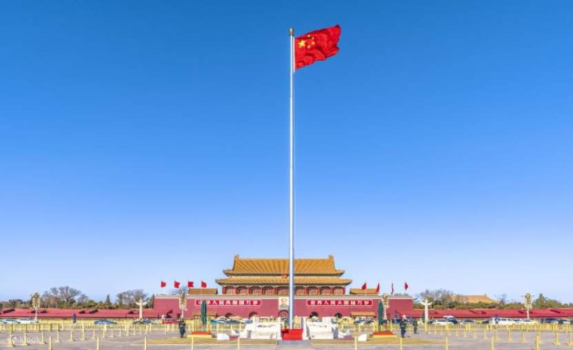 Halvdagstur til Den Himmelske Freds Plads i Beijing med flaghejsning ...