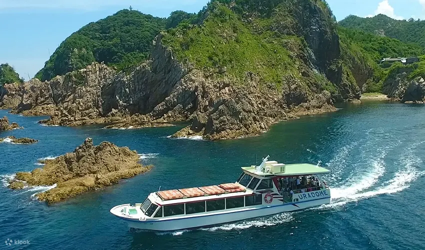 浦富海岸岛屿观光游船