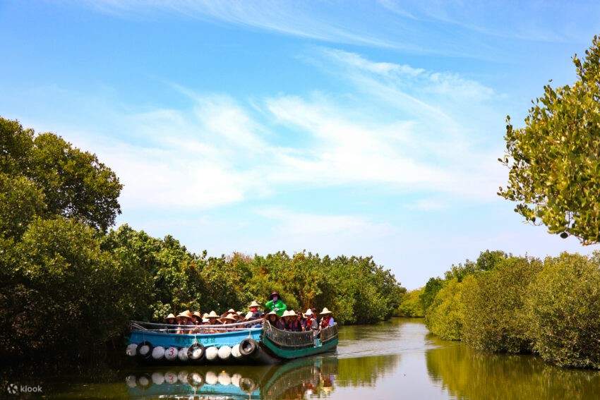 Canal turístico del túnel verde