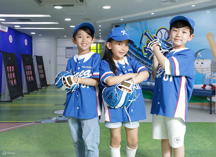 除了各种教育效果之外，KidZania 还可以透过其他孩子一起出去玩和体验来培养体贴、社交和领导。