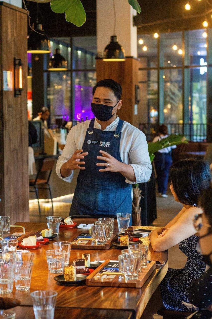 Kelas kopi yang dipandu oleh ahli kopi