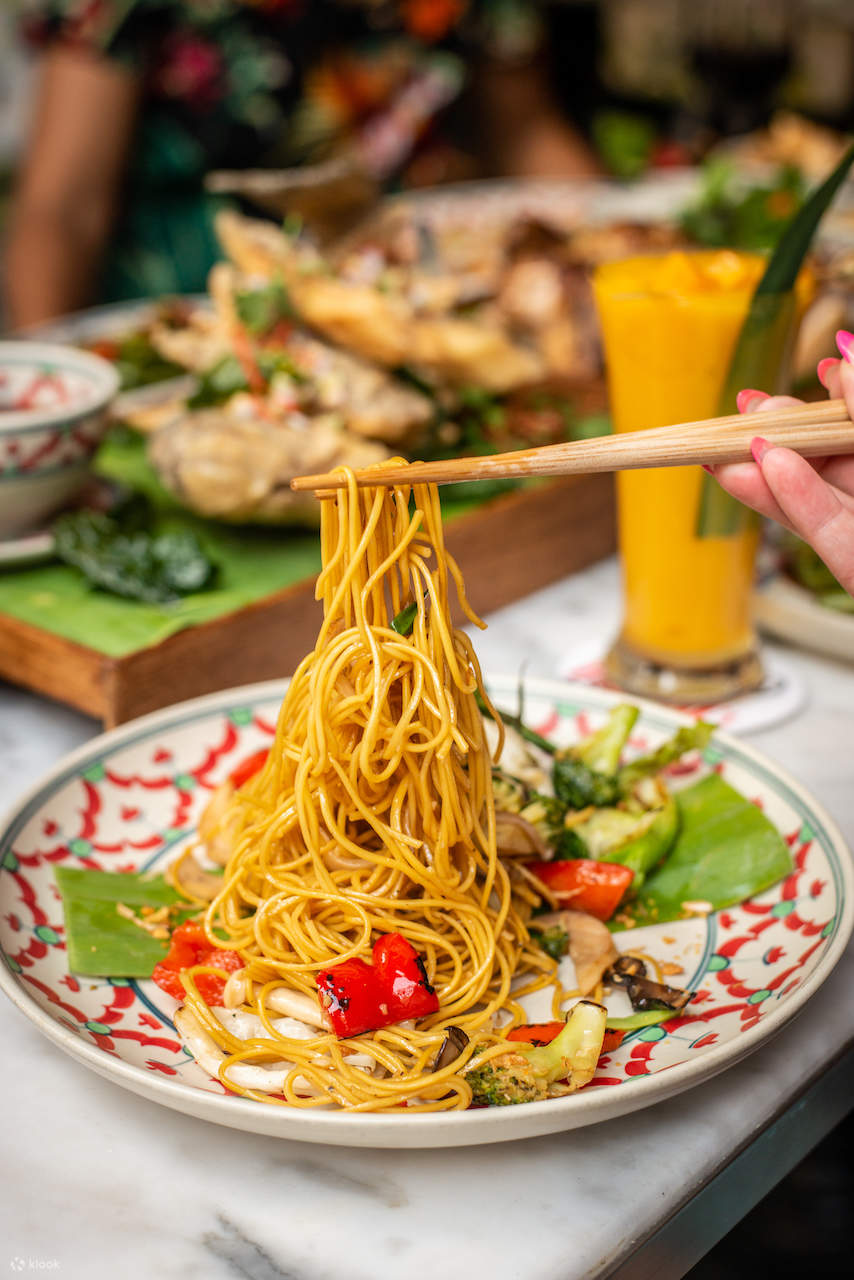 Lily Fu's Asian Bistro tại Mercure Bangkok Sukhumvit 11