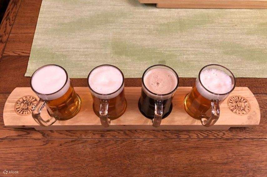 4 bières présentées sur un support en bois