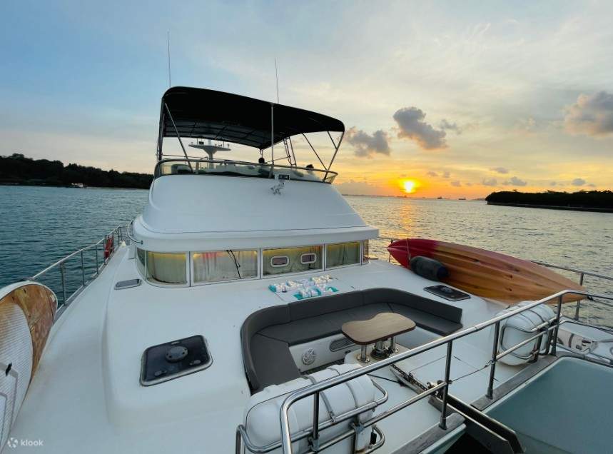 Luxury leviathan 888 sewa 4 jam charter yacht seas cruise Zenithyachtcharters