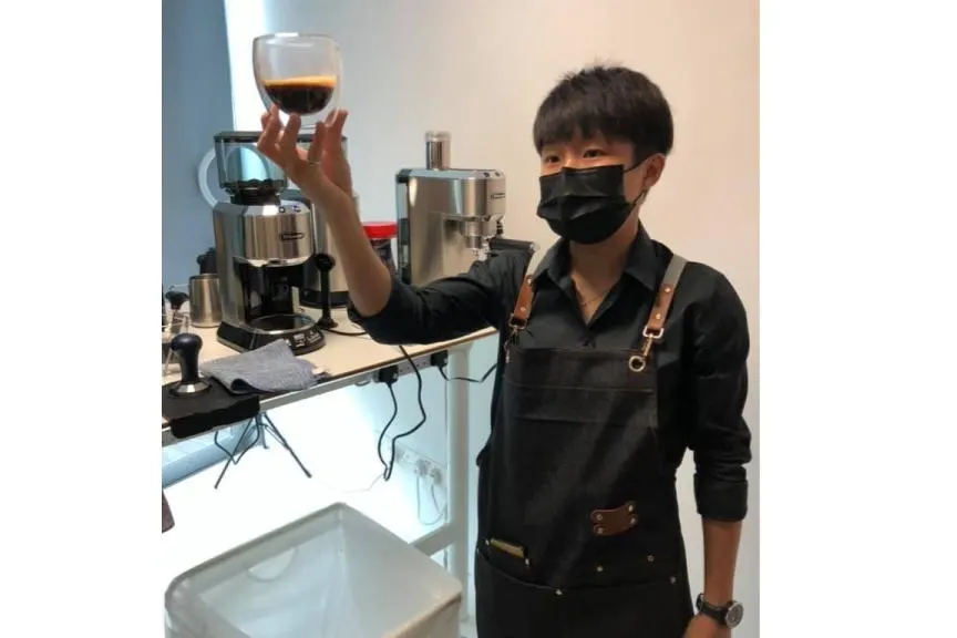 立即在 Klook 上预订您的位置，学习一些基本的咖啡师技能和拉花艺术！