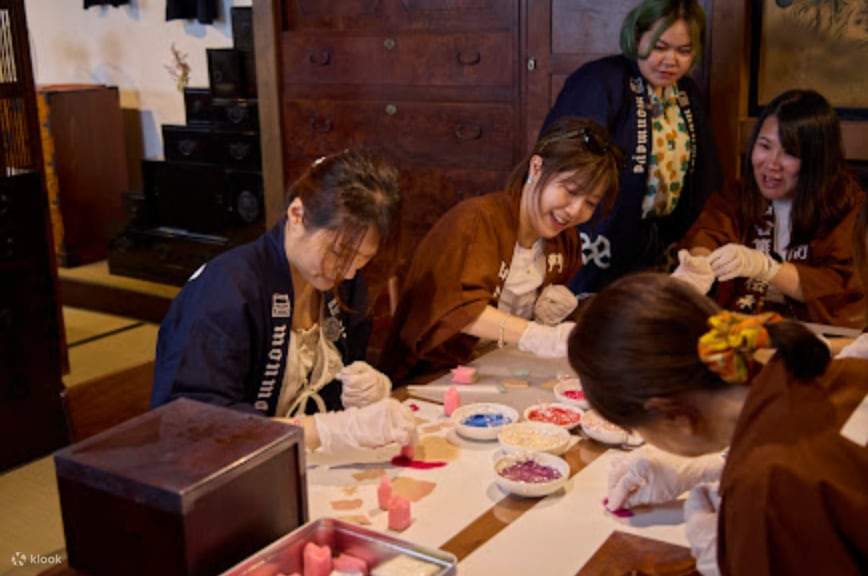 Eredi della cultura samurai, crea la tua personale cassettiera Sendai e vassoio giapponese in un laboratorio artigiano