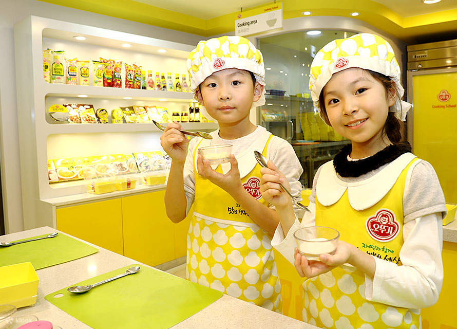 真實企業合作打造擬真職業體驗場館及環境，讓孩子們身歷其境，享受逼真的職業體驗。