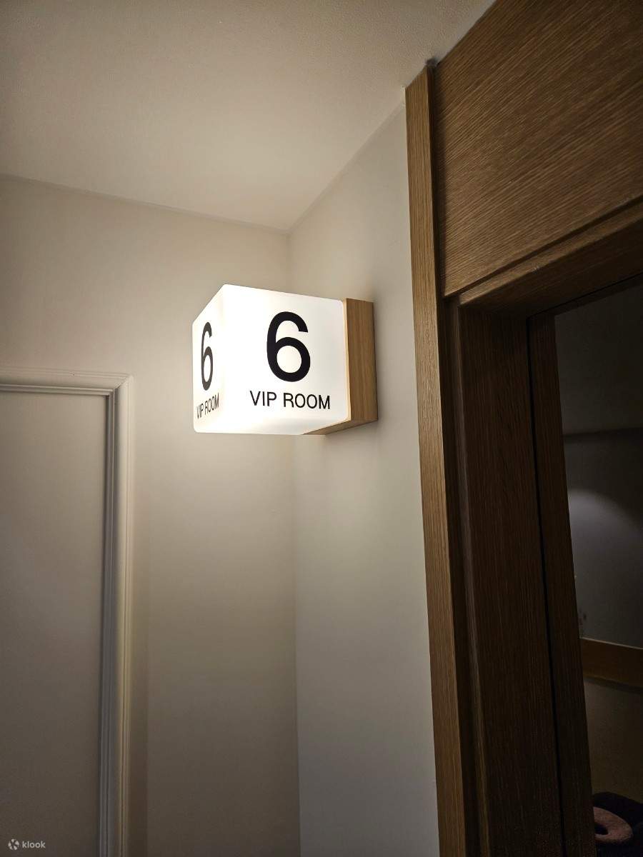 Nuông chiều bản thân với các liệu pháp chăm sóc da mặt và cơ thể sang trọng của chúng tôi.