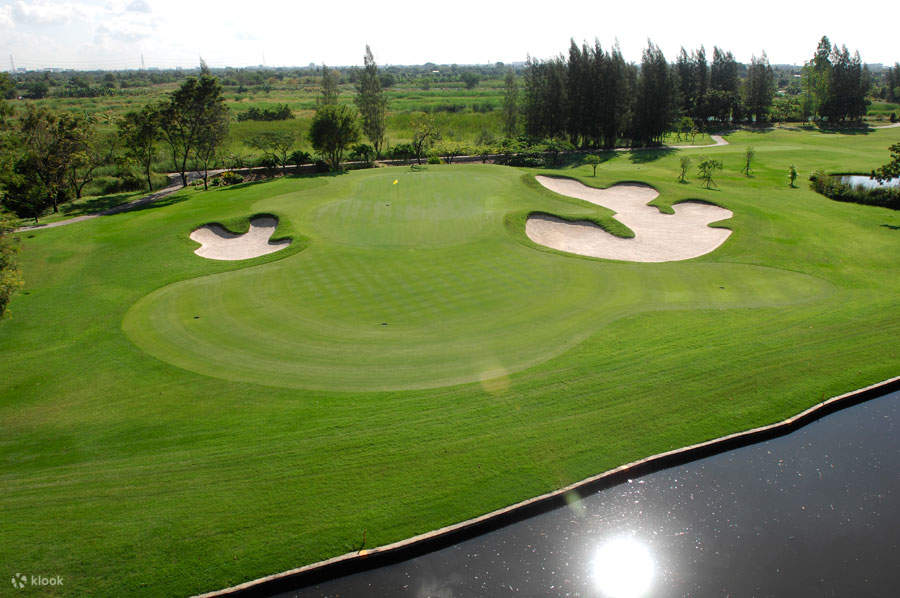 Klub Golf Muang Kaew adalah lapangan sepanjang kejuaraan dan salah satu lapangan terdekat ke pusat kota Bangkok.