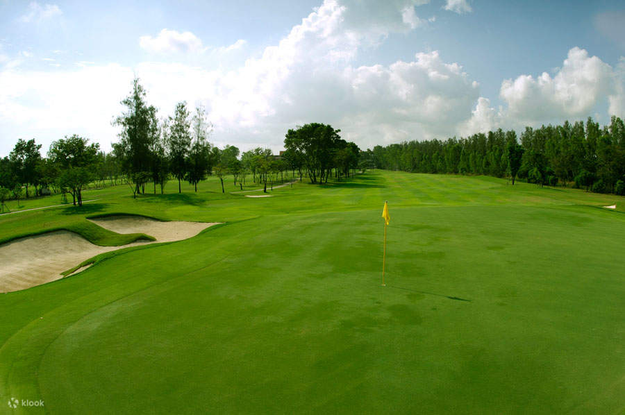 Salah satu padang golf yang diselenggara dengan baik dan menyeronokkan di Bangkok