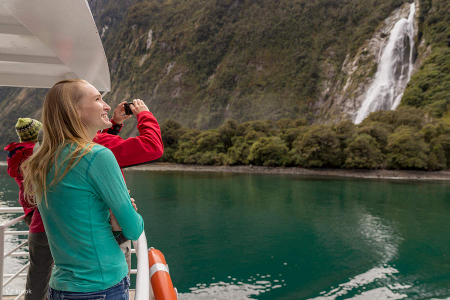 du thuyền âm thanh milford new zealand