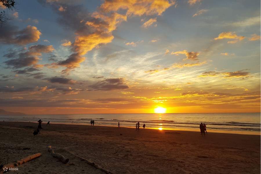 Spiaggia del tramonto a Sabah