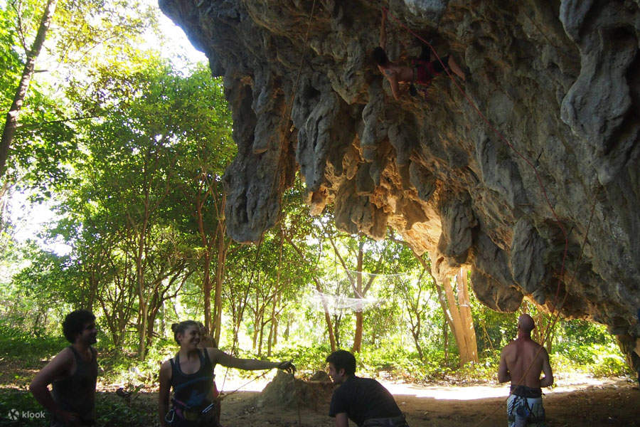 panjat tebing vang vieng