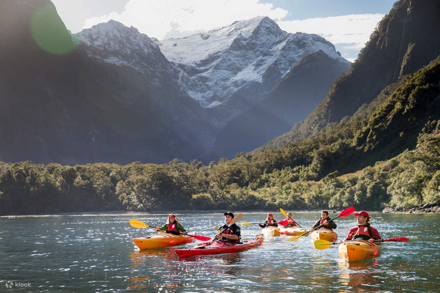 thuyền kayak âm thanh milford new zealand