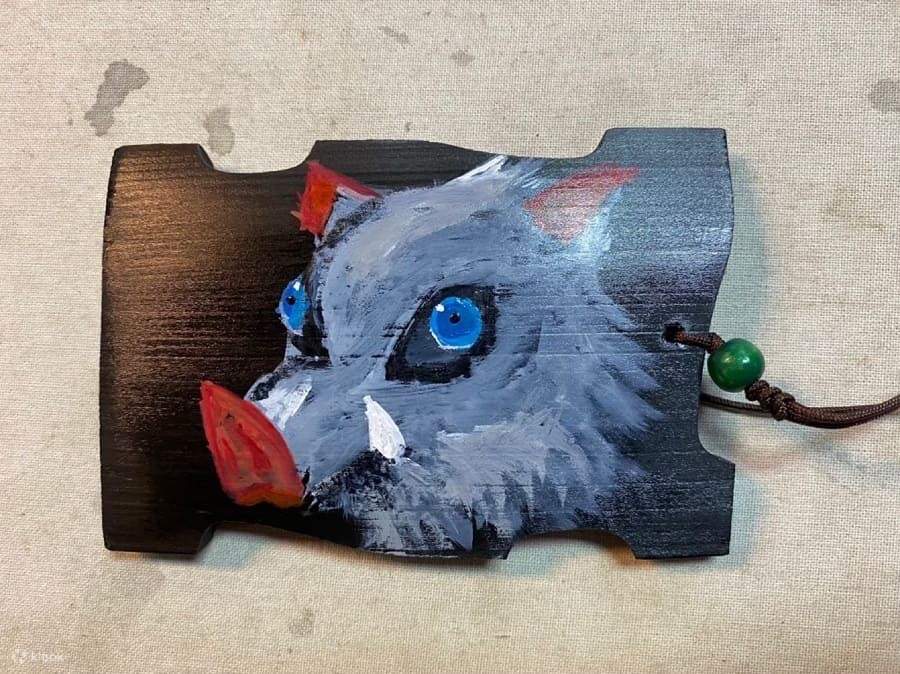 Bemalte Kohlestücke