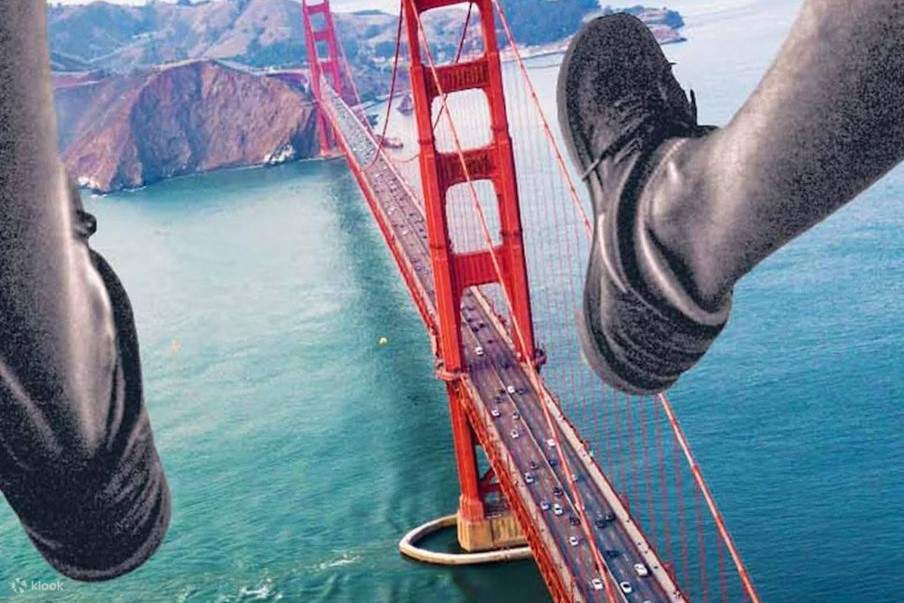 Vivez le frisson de survoler l'emblématique Golden Gate Bridge avec The Flyer