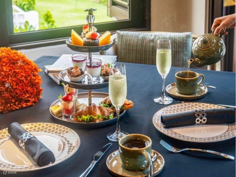 Thé de l'après-midi et lâcher de lanternes au Bay Resort Hoi An