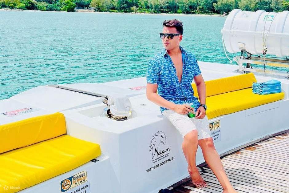 ล่องเรือชมพระอาทิตย์ตกดิน พร้อมกิจกรรมบานาน่าโบ๊ท/พายเรือคายัค ที่ลังกาวี