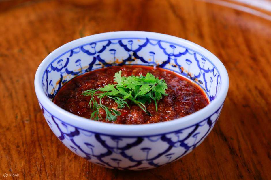 치앙마이: 전통 공연과 함께 즐기는 칸토크 디너