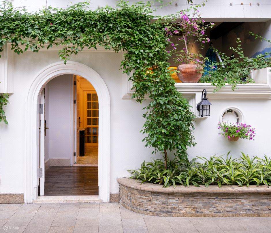 Family Room - Courtyard View