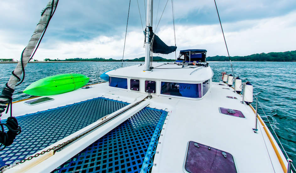 Alquiler de yates privados en Singapur con White Sails