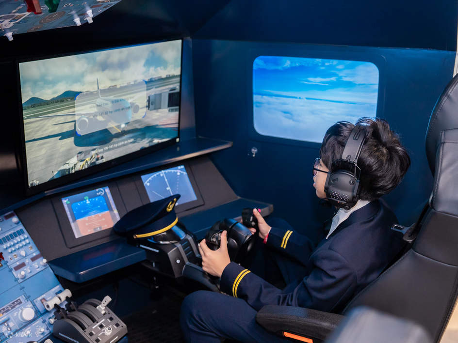 La mini Accademia dell'Aviazione di KidZania permette ai bambini di esplorare l'emozionante mondo dell'aviazione attraverso l'apprendimento pratico.