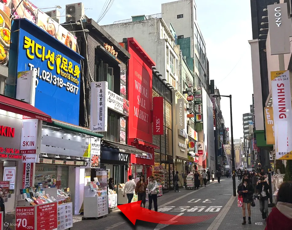 距离明洞站 5 号出口仅 2 分钟路程 - 一家值得信赖的按摩店，拥有特色侧卧技术和诚实的服务。